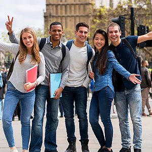 Estudantes de intercâmbio juntos se divertindo